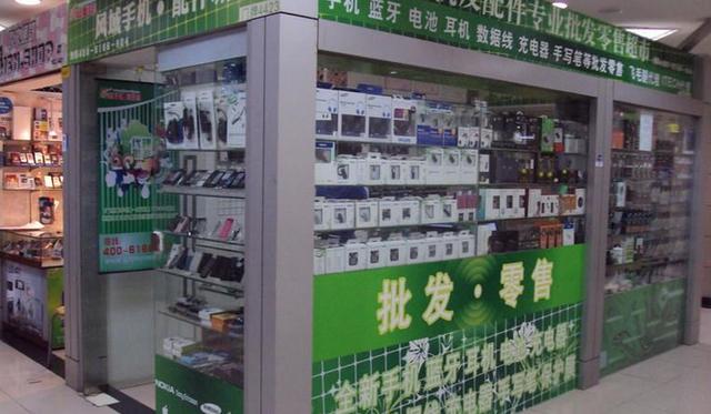 手机配件店接连关闭,自动售货机彻底取代3C实体店