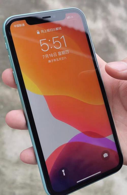 为什么安卓手机都用打孔屏,iphone还坚持刘海屏?